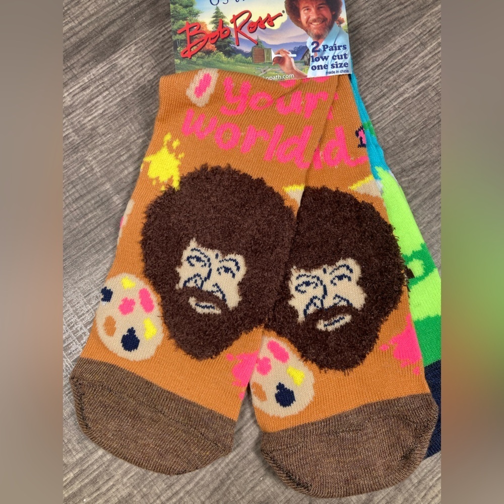 2 Pairs Bob Ross The Joy Of Painting Fuzzy Hair Novelty Socks NWT - Picture 3 of 6